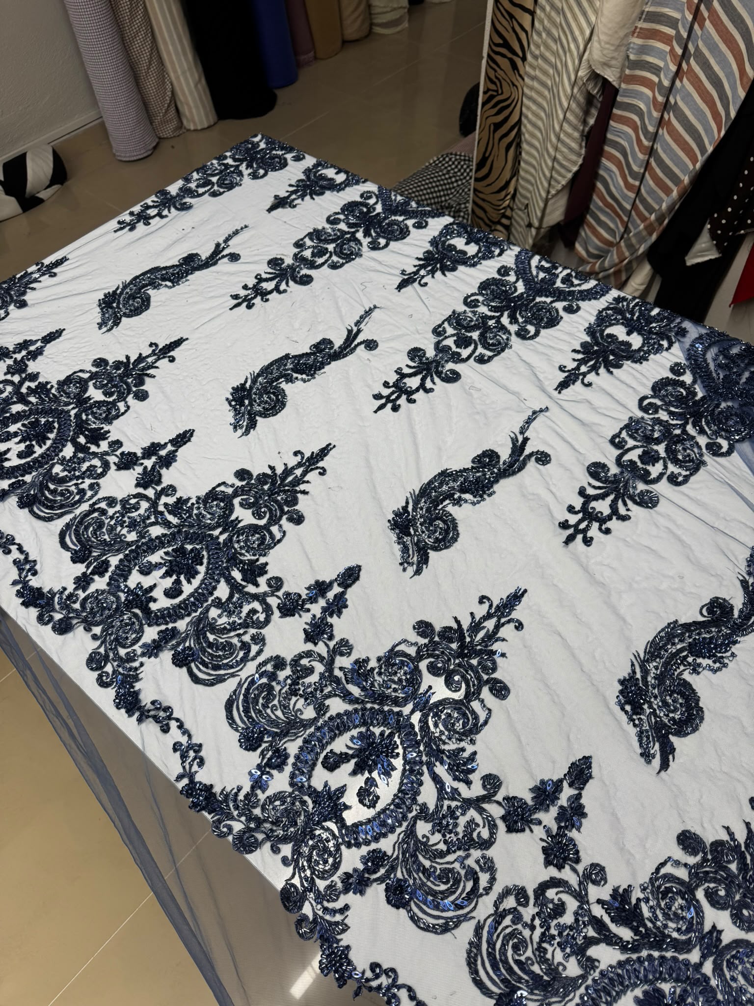 Taşlı Boncuklu Tasarım Dantel Kumaş Lacivert