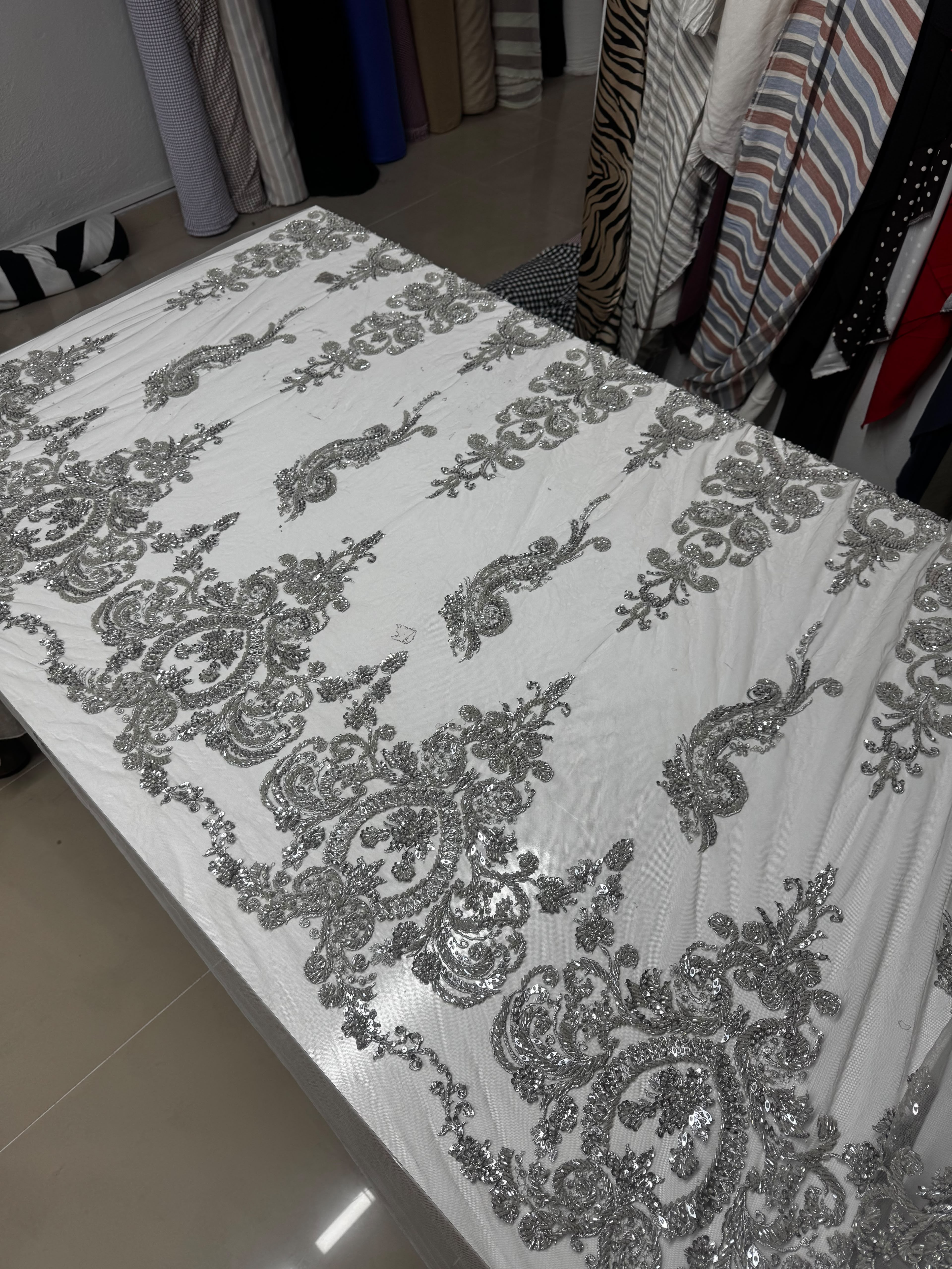 Taşlı Boncuklu Tasarım Dantel Kumaş Gri