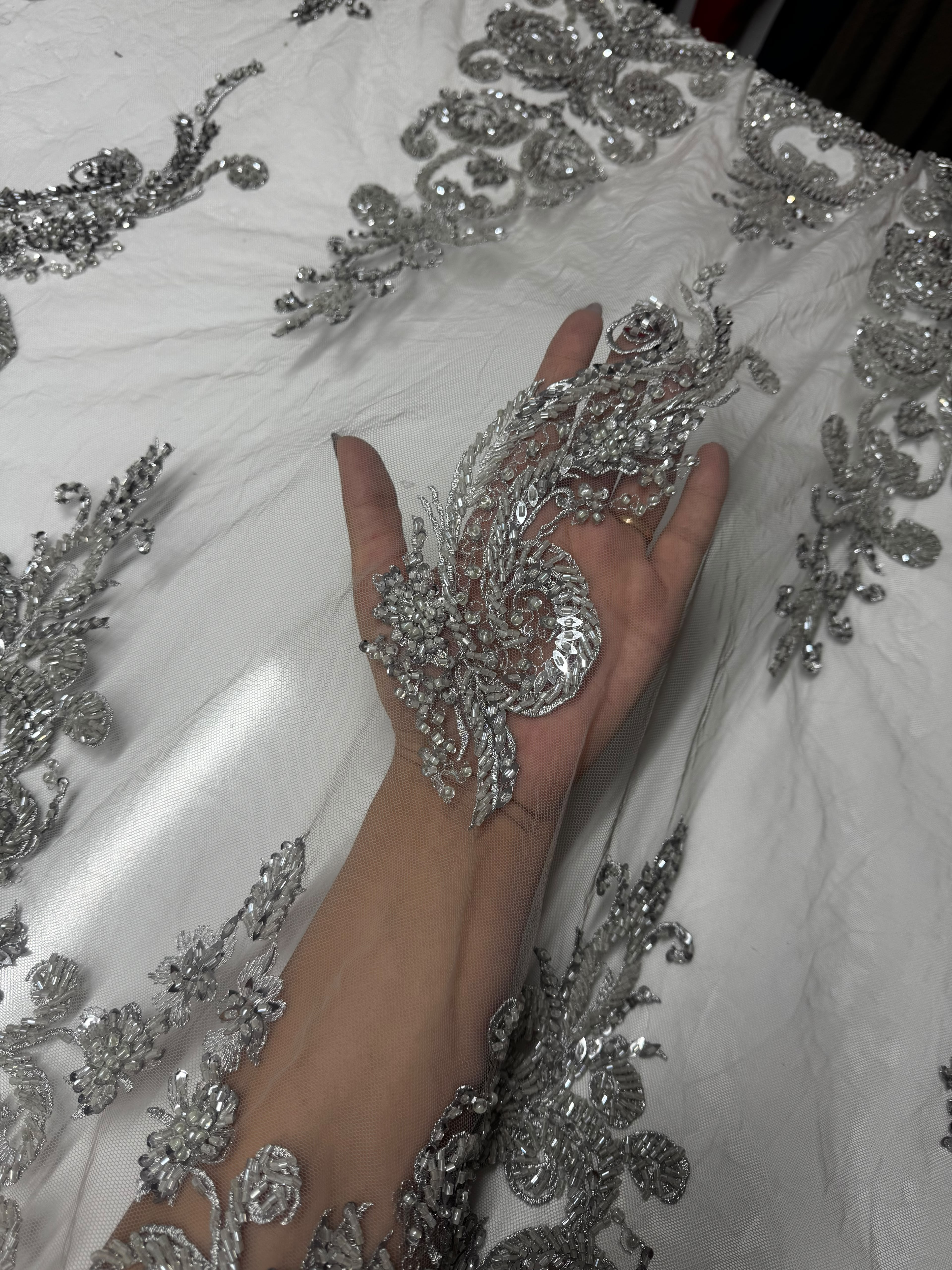 Taşlı Boncuklu Tasarım Dantel Kumaş Gri