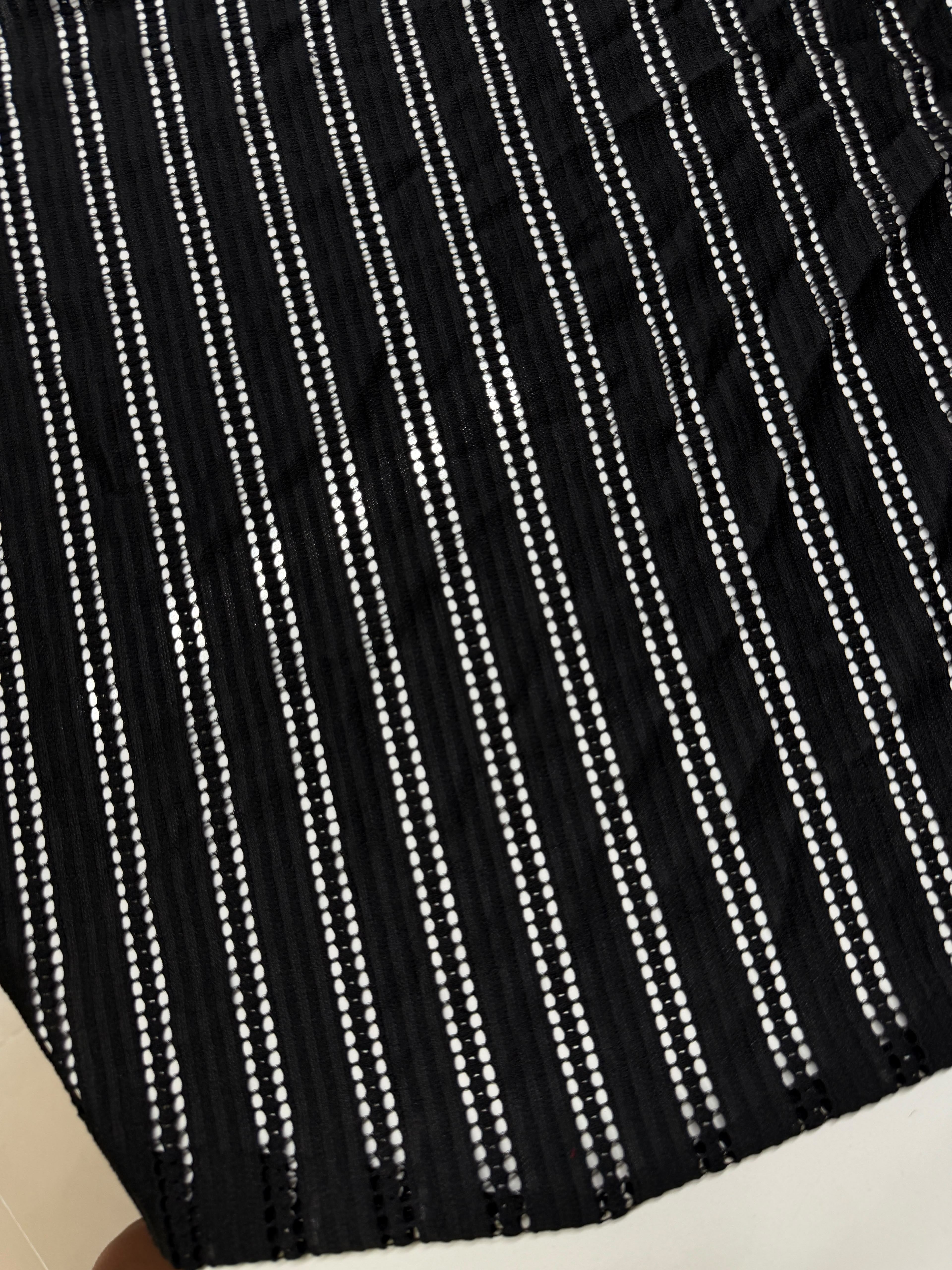 Boyuna Delik ve Çizgi Detaylı Tasarım Kumaş